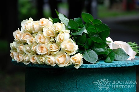 Букет из 25 роз "Персиковые розы"